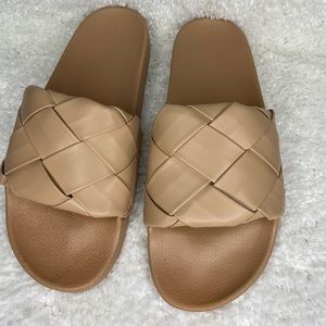 Pretty little things